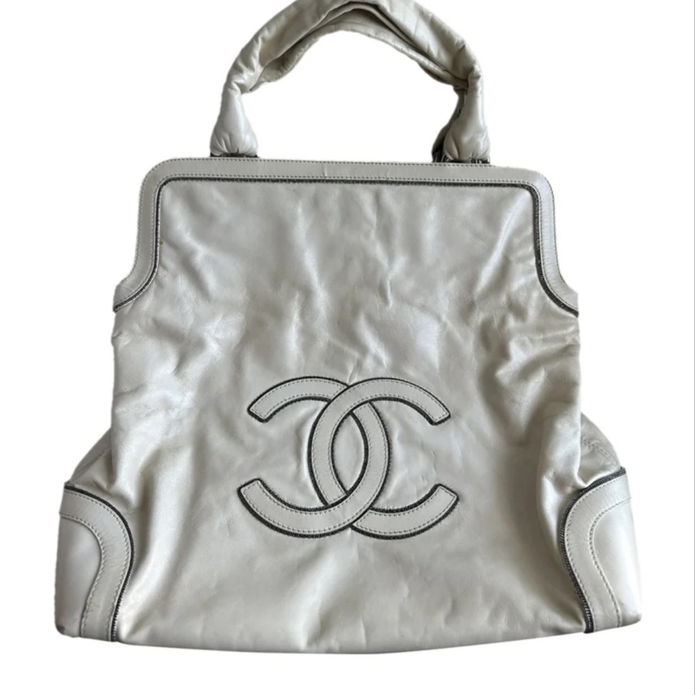Chanel leather tote bag